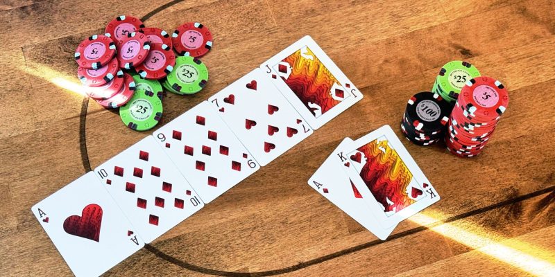 Bluff trong poker có thể thay đổi cục diện ván bài chỉ trong tích tắc