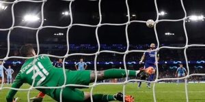 Lỗi tư thế, kỹ thuật khiến bóng chệch đường đi Lỗi tư thế, kỹ thuật khiến bóng chệch đường đi