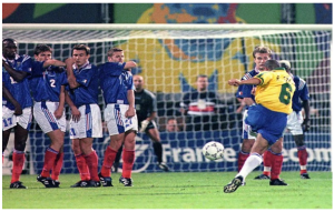 Roberto Carlos đều sở hữu chiếc chân trái đầy ma thuật Roberto Carlos đều sở hữu chiếc chân trái đầy ma thuật